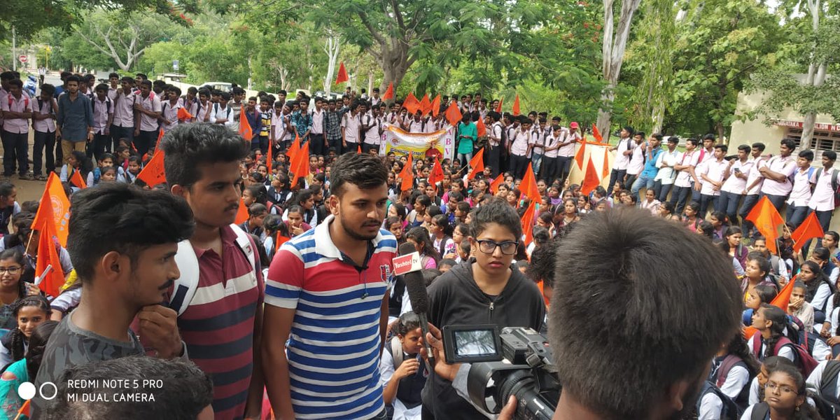 ABVPKarnataka's tweet photo. ರಾಜ್ಯದ ಬಡ ಮತ್ತು ಪ್ರತಿಭಾವಂತ ವಿದ್ಯಾರ್ಥಿಗಳಿಗೆ ಉಚಿತ ಬಸ್ ಪಾಸ್ ನೀಡಬೇಕೆಂದು ಆಗ್ರಹಿಸಿ ಮೈಸೂರಿನಲ್ಲಿ ಪ್ರತಿಭಟನೆ ಮಾಡಲಾಯಿತು
Protest staged at Mysuru demanding Free buss pass for Ecnomically challenged & bright students
#ABVPKarnataka #BussPassProtest
@NReddy22 @SwamyMaralapura https://t.co/P8wF7JouPe