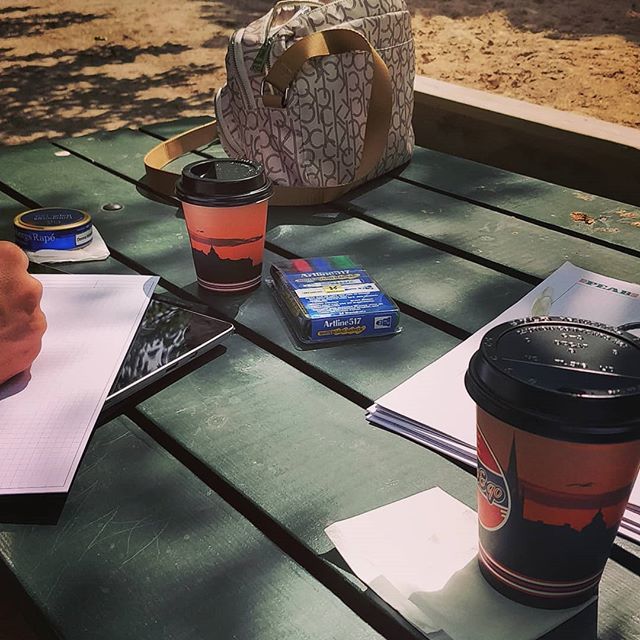 currykorven's tweet photo. Tröttnade på kontoret så går ut och workshopar i solen istället 🌞 https://t.co/ipgzSKtaor