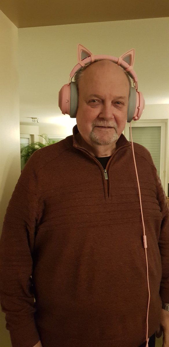 WoWMajida's tweet image. #fadeinfadeout my dad with listening to #nothingmore