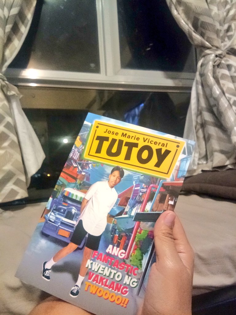 iries_tagud's tweet photo. So ayon bumili ako ng libro ni @vicegandako ung #Tutoy 😍😍sayang kase di ko sya nakita nong pumunta syang uptown mall 😞😞 pagkakataon ko na sana makita ka @vicegandako 😍😍 i love you always and thank you for making me Happy always kahit sa YouTube lng hehe hope to see yousoon https://t.co/p4rfGBcnrm