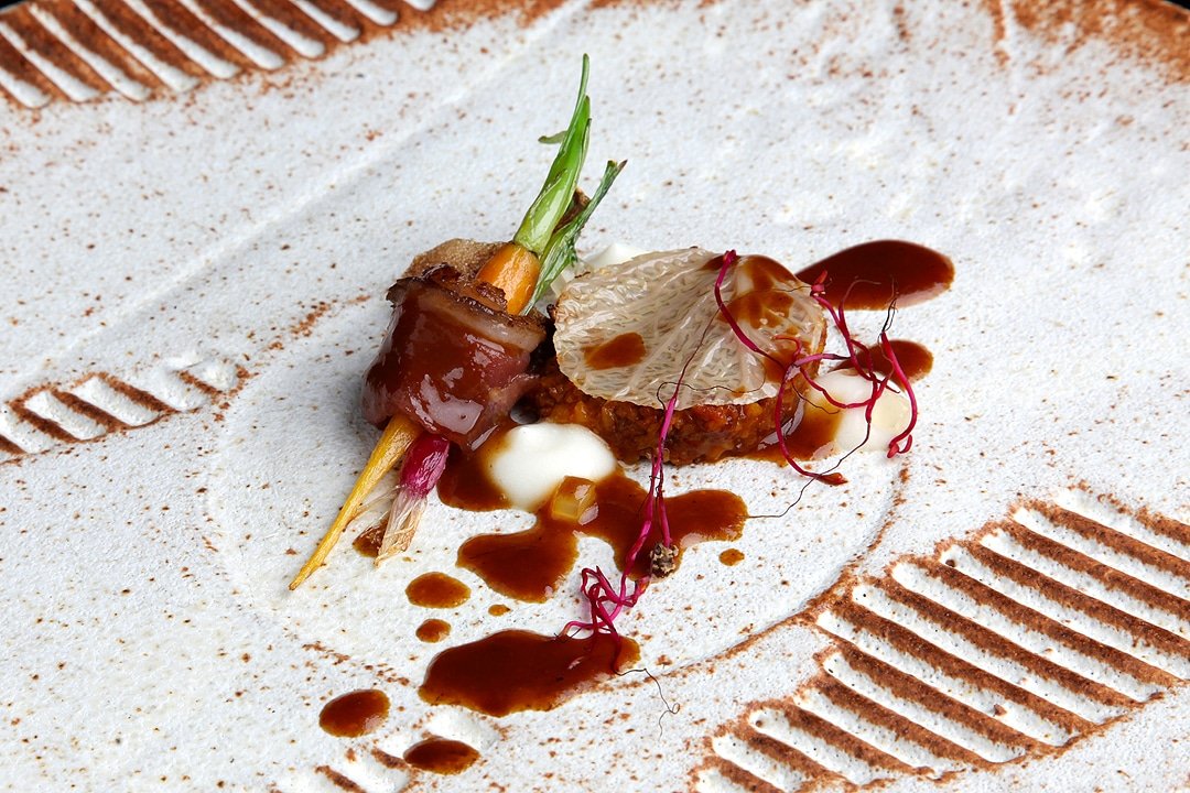 #SOMOSCebo: Pato engrasado y madurado, “goulasch” y cresta suflada. Uno de los platos de nuestro menú degustación.

#CeboMadrid #EstrellaMichelin #HotelUrban #DerbyHotelsCollection #RestaurantesMadrid #foodart