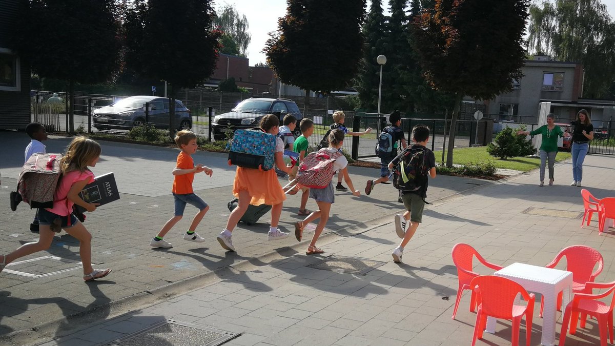 RaymondaVerdyck's tweet image. Één jaar geluksschool in GO! basisschool Momentum in Sint-Truiden. Inspirerende ontmoeting met een gemotiveerd team en fantastische leerlingen! #helemaalGO #GOinspireert #fieroponsGO #samenlerensamenleven