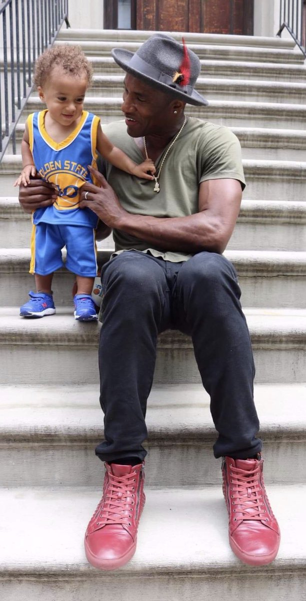 KINGMovement's tweet photo. Iโm planting seeds of LOVE that they may flourish to produce mighty fruit - Dee Morris, NYC Chapter (@kingmovementnyc) and his one year old son Michael Zion. #blackfathersarepresent #notabsent #celebratingfathers #dads #bestdad #chefcurry #warriors #harlem #kingmovement #SITL https://t.co/w9Q7nTp914