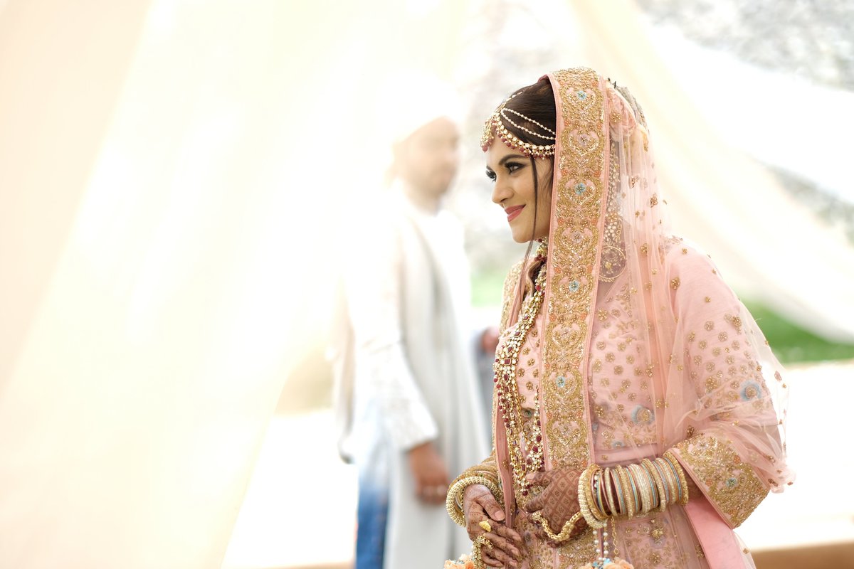 anuommenphotos's tweet photo. The Groom Always Smiles Proudly Because He's Convinced He's Accomplished Something Quite Wonderful. The Bride Smiles Because She's Been Able To Convince Him Of It..
#destination_wedding #photography #wedding #bride #groom #love #couple #candid #anu_ommen_photography https://t.co/xjSYvXOiur