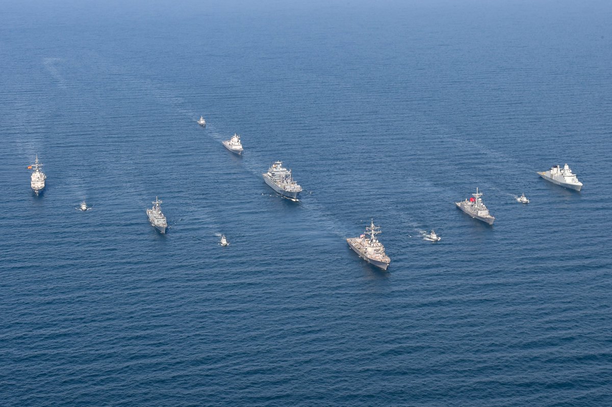 EMADmde's tweet photo. #AlmiranteJuandeBorbon 🇪🇸 frigate deployed in #SNMG1 keeps on working with our @NATO allies in the Baltic sea during #BALTOPS2019. In this case, the @Armada_esp frigate scorts German ship #Bonn

#StrongerTogether 
#WeAreNATO https://t.co/dboqIgAngz