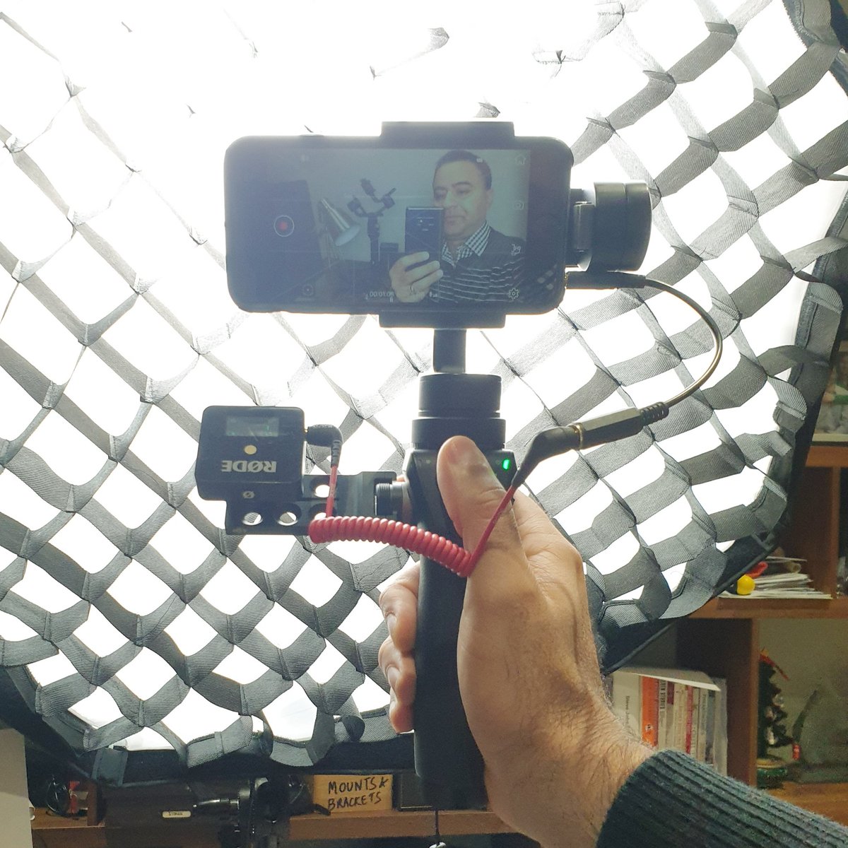 HarmeetGabha's tweet image. Found a cool and creative way to use the @rodemics Wireless Go for mobile filming with @DJIGlobal Osmo #osmo #wirelessgo