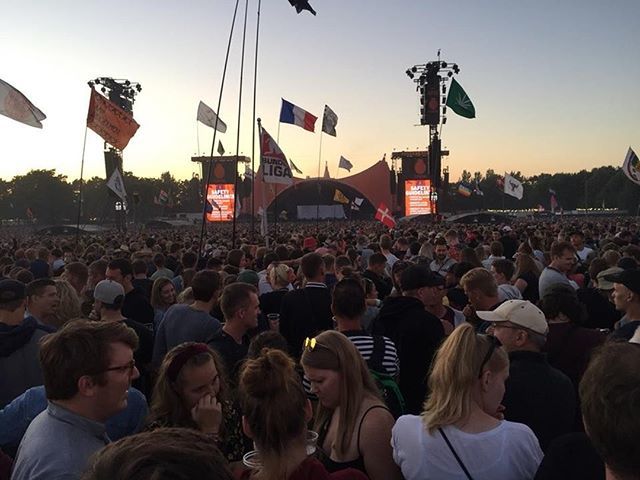 First8DK's tweet photo. Ja, der var pænt mange, som skulle se Eminem sidste år, og den 29. juni er der Roskilde-festival igen. Hvilken førstehjælps-pakke skal der være i din lejr? Tag et kig her:⠀
https://t.co/0wq2dfNTMU https://t.co/MTXnPyWo35 https://t.co/7Iuzlygbo4