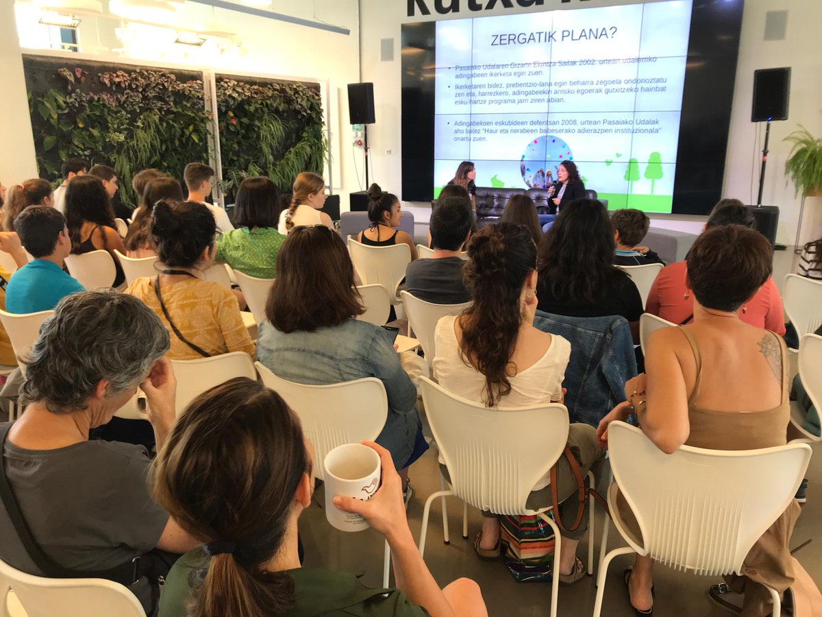 UNetxea's tweet photo. ¡Comienza la feria de recursos pedagógicos en #DerechosHumanos !
Hoy y mañana en el espacio @kutxakultur Plaza de @tabakalera
👉 https://t.co/FOSaxNVvFl
#feriaDDHH https://t.co/79QXkwESTE