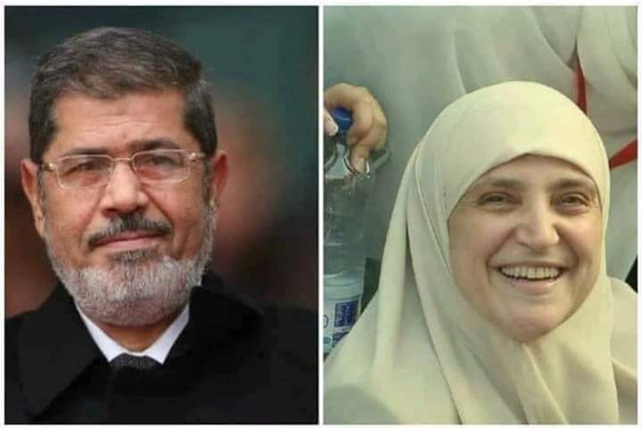 Ayeshapost's tweet photo. #RIPMorsi #RIPHumanRights
Angela Mursi" I will not beg before tyrants for the dead body of My Husband" 
In late hours of last night army buried #Morsi somewhere unknown .
Only wife , son and Lawyer are allowed to participate in funeral but are not allowed to see face. https://t.co/t0ZDGsTNPG