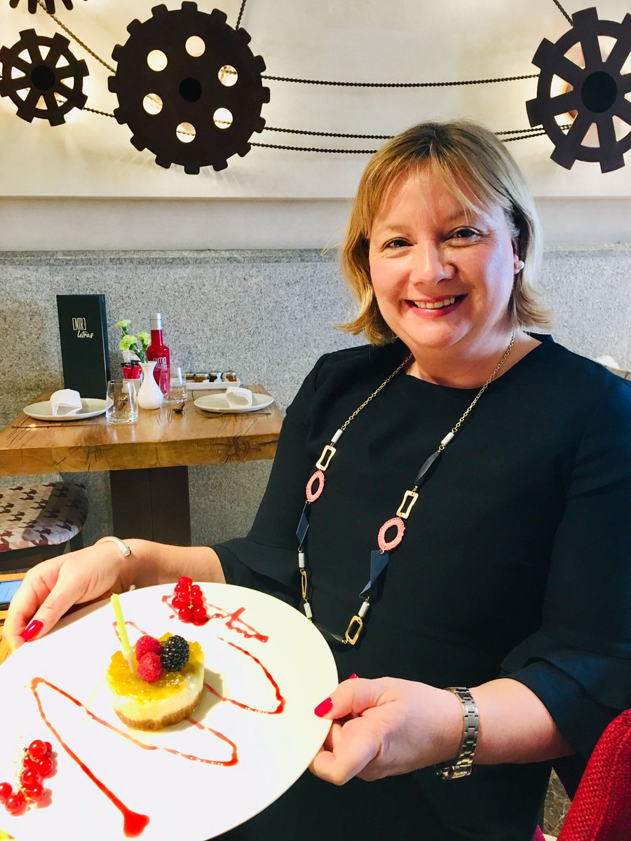 cmyler's tweet image. Birthday breakfast for the fab @PaulaCogan1 #ontheroad in Madrid. #allgo