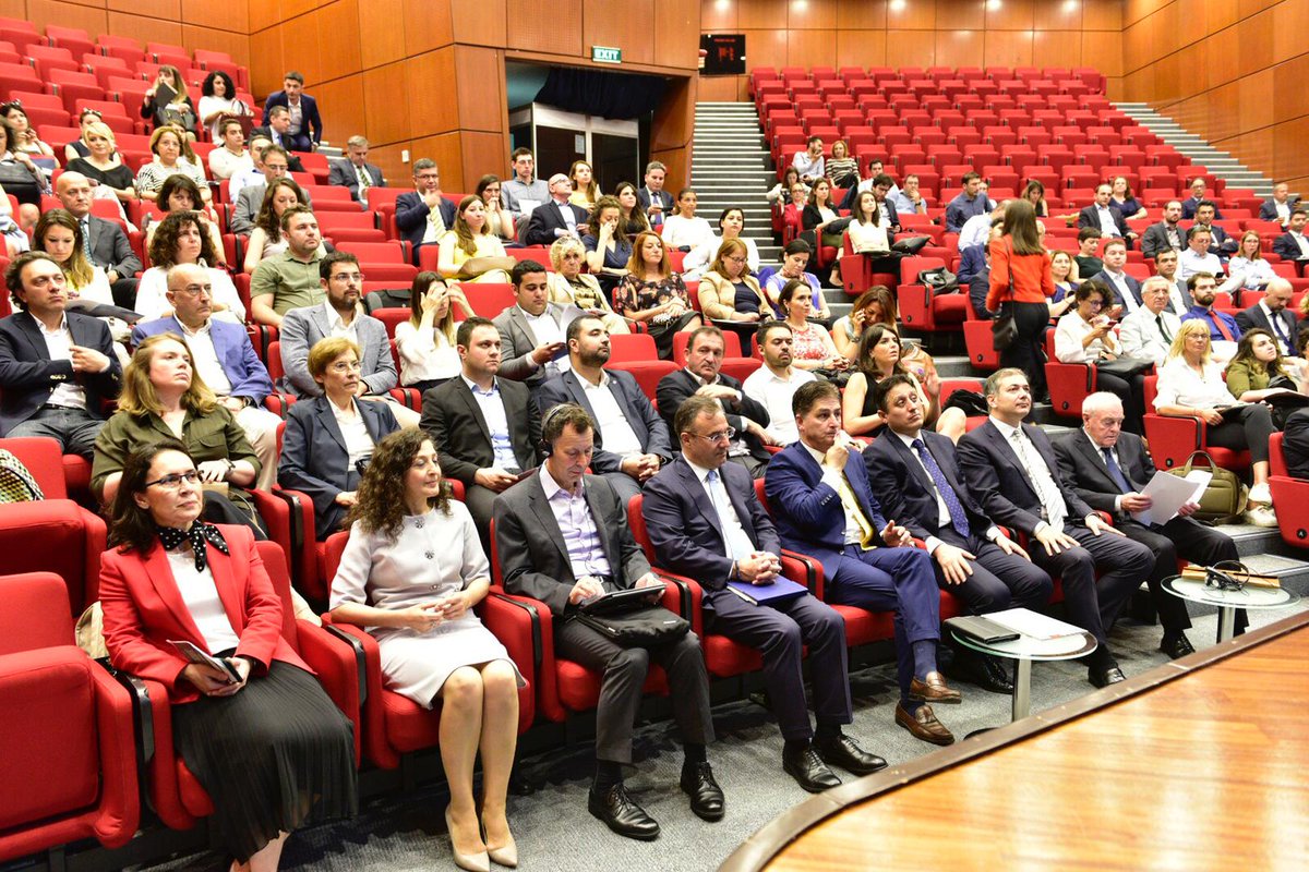 Gururla desteklediğimiz Entegre Raporlama Türkiye Ağı’nın Borsaİstanbul’daki Kurumsal Raporlama ve Yatırımcı Beklentileri Konferansı Prof. Mervyn E. King’in katılımıyla başladı. #ERTA #Entegreraporlama #integratedreporting #integratedthinking #borsa #borsaistanbul @borsaistanbul