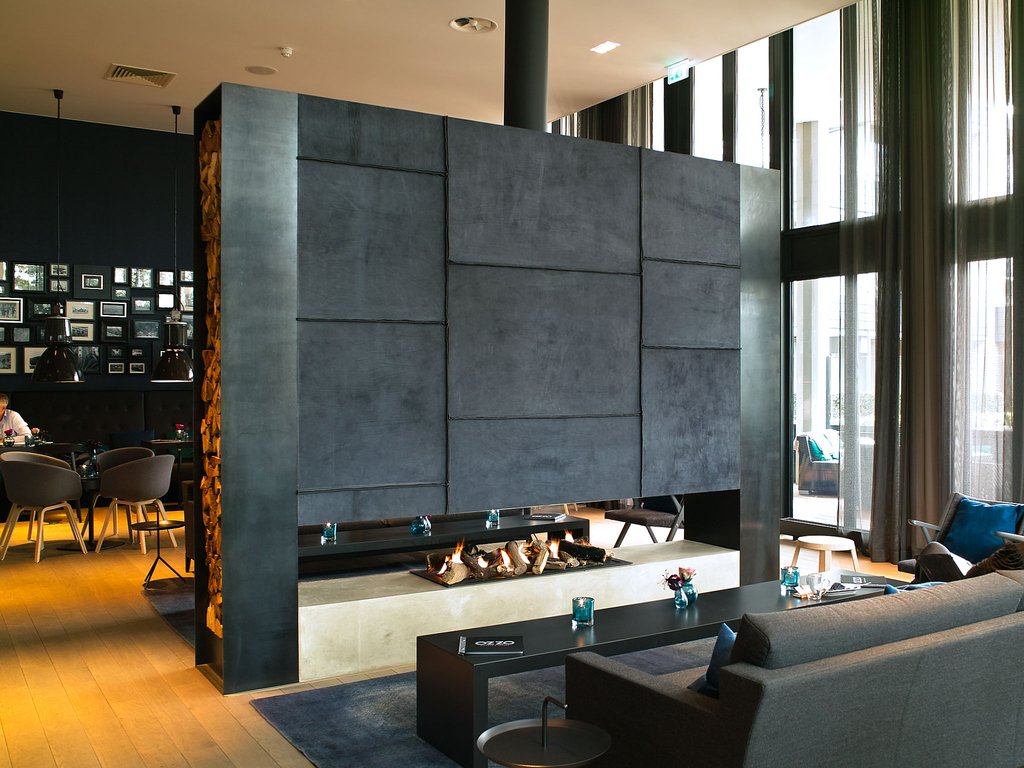 designerfires's tweet photo. This bespoke tunnel open gas fire is unique and stunning #bespokefireplace #centralfireplace #featurefireplace #fireplace #interiordesign #architecture #home #architect #bespoke #luxury #residential #contemporary #bespokefire #gasfire #modern #innovation #firesofinstagram https://t.co/do2G2JLn43