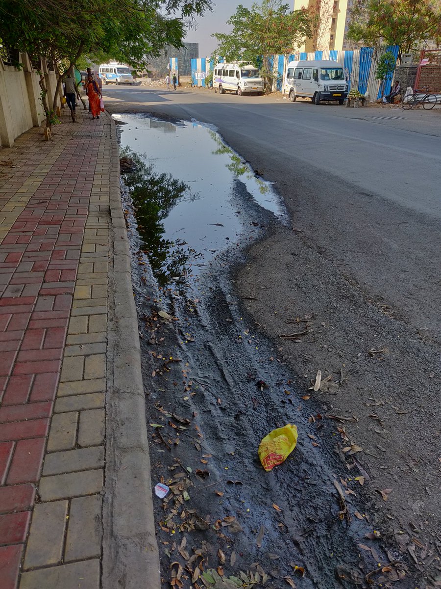 ItsMonag's tweet photo. Request to PMC to fix this water clogging issue. Need proper road level outside Kumar Primrose society. Water should go to drain line.
It's  monsoon time and  it will impacts nearby societies residents. Due to that there are lots of mosquitos and causing disease. https://t.co/Zr1NsNBnL0