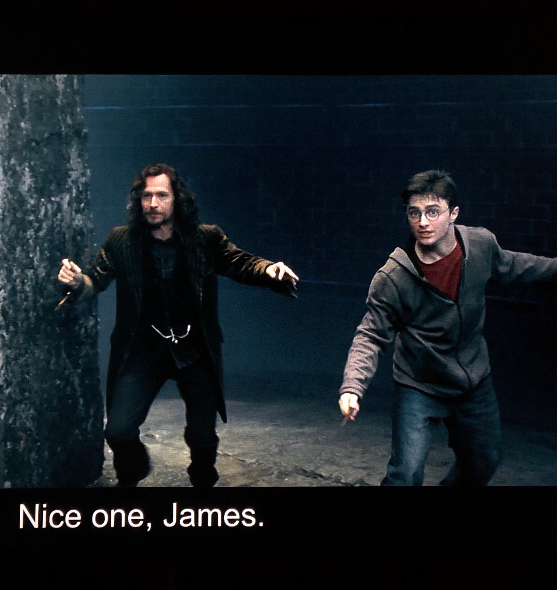 טוויטר あいり בטוויטר 6 18はシリウス ブラックの命日か このシーンは1996年の今日なんだね シリウスがハリーに いいぞ ジェームズ って叫ぶ所 ハリーの気持ちを考えると何回見ても苦しい ハリポタ T Co Hpxjfyzimc