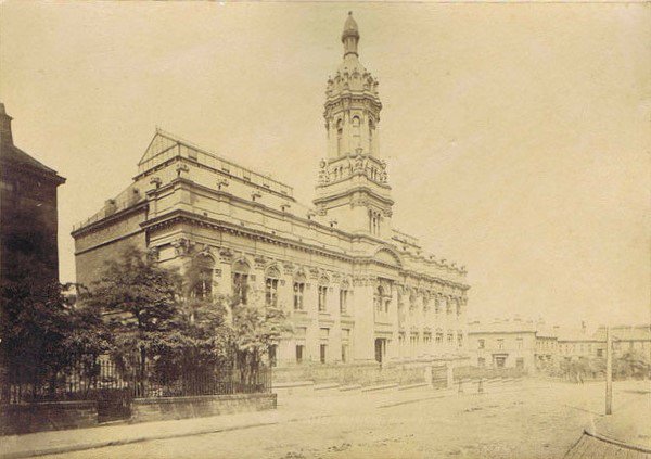Bradford Technical College was the UK's first college purposely built to deliver technical education - this 1880s photo shows it was built at the heart of the community it still serves today #Bradford #Proud 👌👨‍🎓🏘️