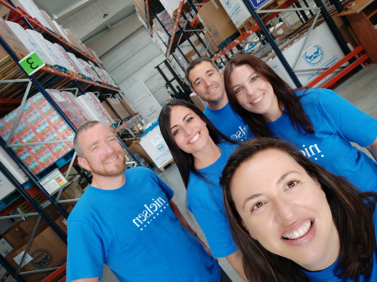 Nielsen_EstherR's tweet photo. Comenzando el día en el banco de Alimentos @Nielsen_Spain #voluntariado #NGID https://t.co/ZNFvcbWwEw