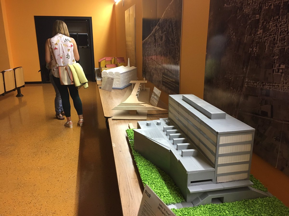 standreu's tweet image. Presentació de la maqueta de l’estació de tren de Badalona dins del projecte #MenudaBadalona @bdnlab  #impressio3D