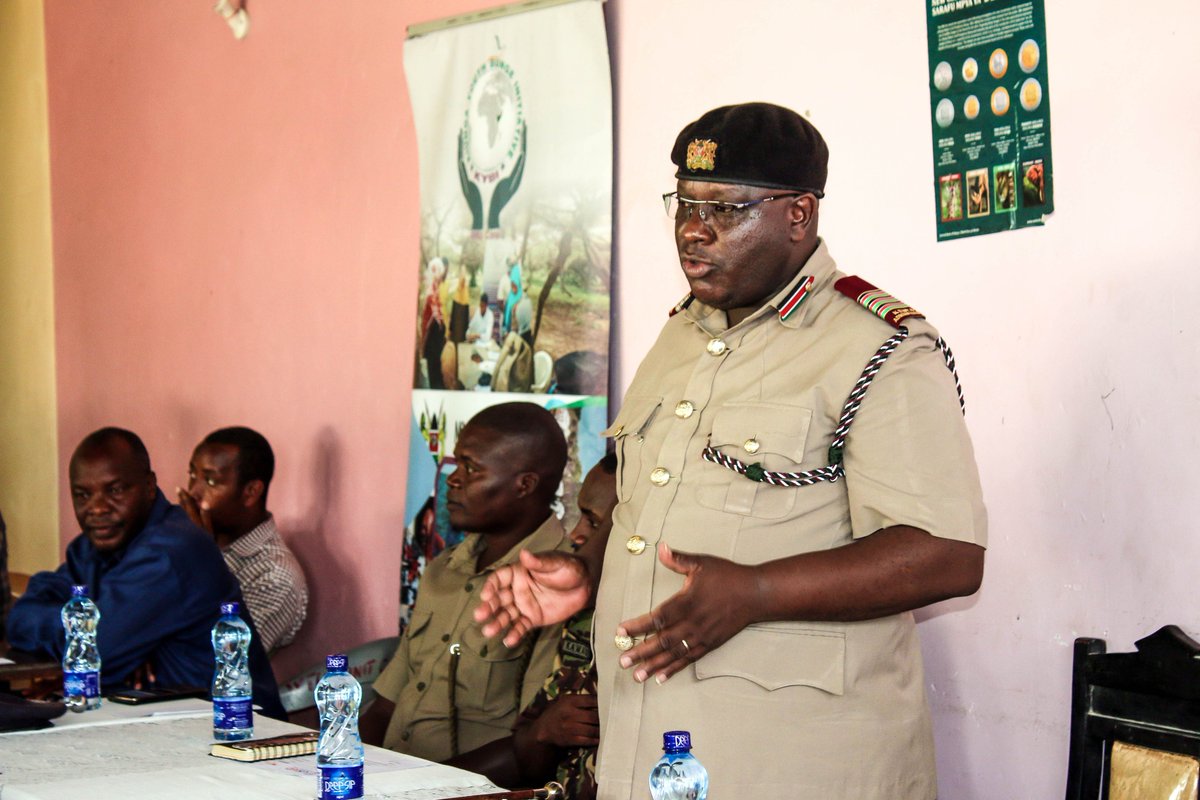 actionlife_Ke's tweet photo. Mr.  Kanyiri - Lamu County Commissioner during a dialogue forum with headers, Farmers he emphasized on cohesion among people of different tribes also he talked about Education . Facilitated by @KYBI_ke in partnership with @tendasasa  Funded by @USAID @SahaDume @rnzingo #SCORElamu https://t.co/yExJHHdE0E