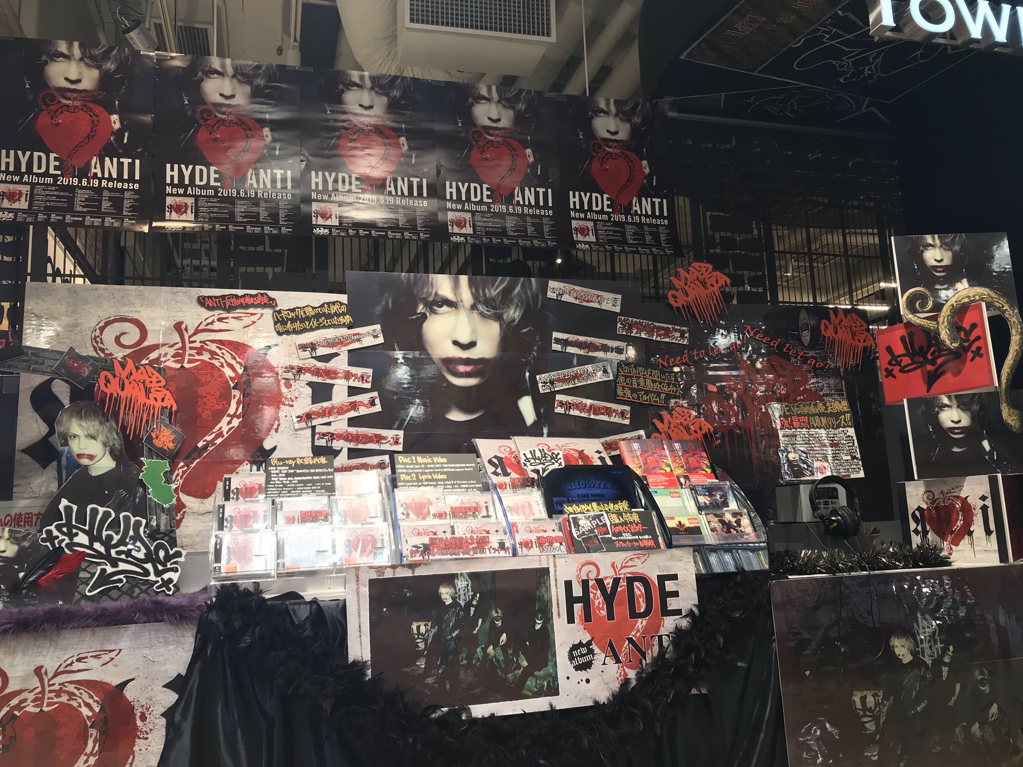 タワーレコード梅田nu茶屋町店 Hyde 我らが神 Hydeさんソロ再始動超待望のnew Album 最強最恐のアルバム Anti 入荷 Hyde店頭pop大賞 参加店の当店はステッカーとポスターのw特典 今回もエントリーさせて頂きました よろしくお願い致し