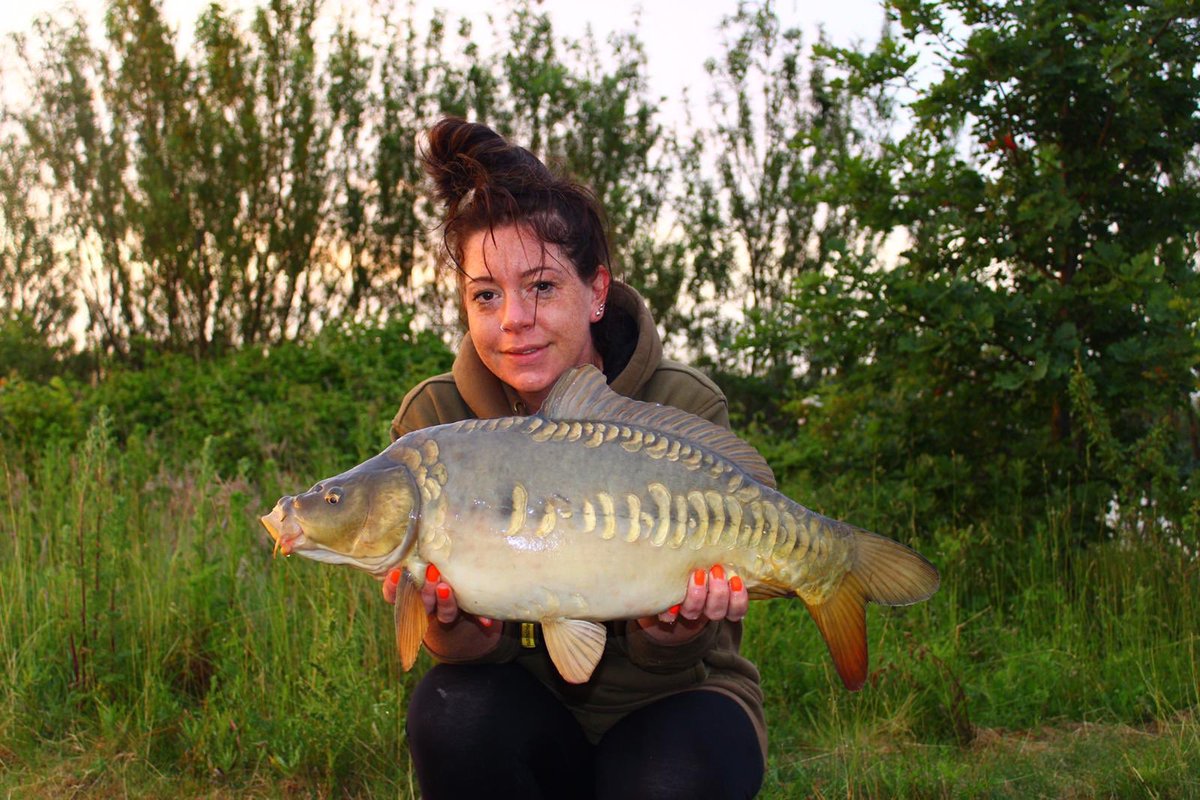 ClaireNobbs's tweet photo. I’m as tired as I look 😆 thanks @ltn123456 had a great time ♥️ @MainlineBaits #MainlineBaits #carpfishinguk https://t.co/dOTdvuixVL