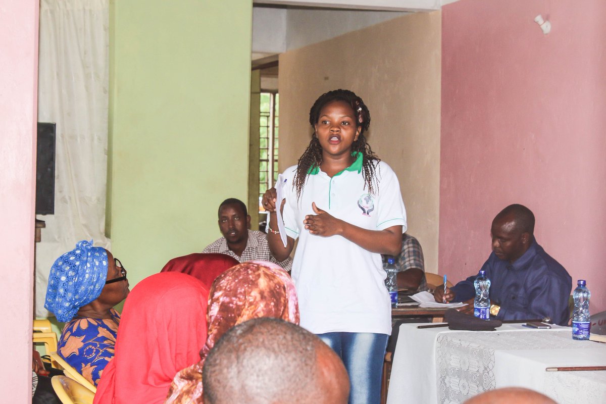 actionlife_Ke's tweet photo. Madam Tabitha Ngure - Project Officer @KYBI during the dialog forum at Witu Giving highlights and guidelines on the forum.Facilitated by @KYBI_ke in partnership with @tendasasa Funded by @USAID @SahaDume @rnzingo #SCORElamu @mathengestano @NoorDahir5 https://t.co/yedL7X632y