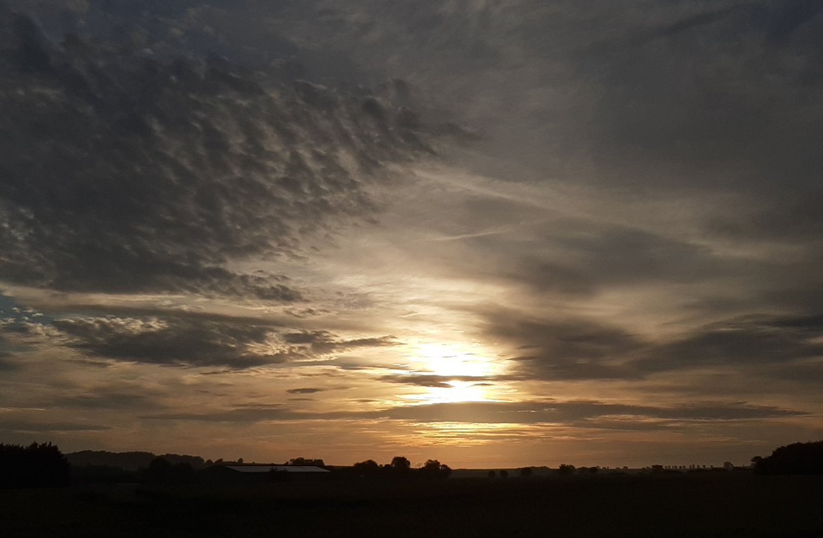 RollrightT's tweet photo. SOLSTICE AT THE ROLLRIGHTS
Forecasts looking good for sunrise at approx 5am - arrive early and park sensibly. No camping , drones or fires please https://t.co/L29l8lqCFY