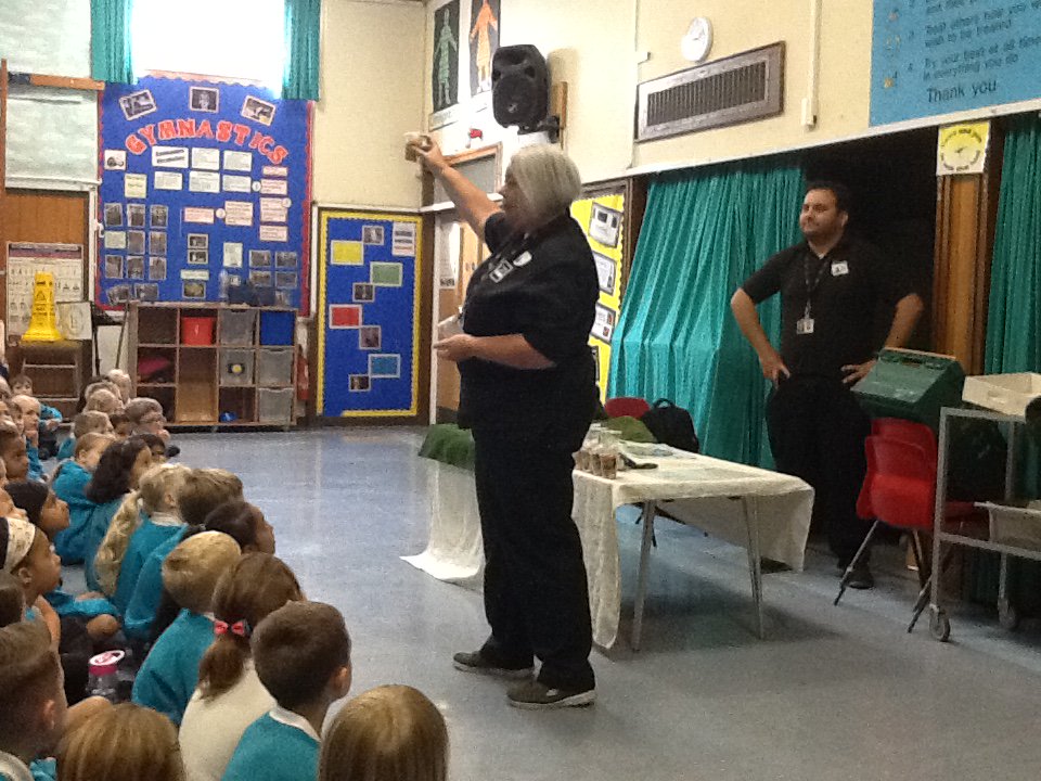 littlesub75's tweet photo. Thank you to Ian and Lisa from @LoveCityserve who delivered a Healthy Eating Assembly this morning.  The amount of sugar in some food and drink items was shocking.  Please eat healthily, reduce the amount of sugar and exercise for a healthy body and mind. https://t.co/AD2XQwR13r