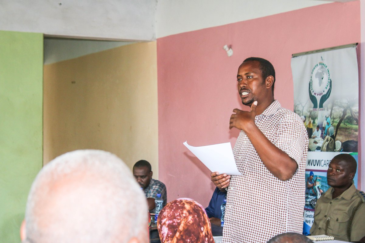 actionlife_Ke's tweet photo. Mr.Noor Dahir -Director KYBI highlighting on some issues that should be addressed during the dialogue and also talked on peace and cohesion among communities living in Witu .Facilitated by @KYBI_ke in partnership with @tendasasa Funded by @USAID @SahaDume @rnzingo #SCORElamu https://t.co/ko1FRVGy0M