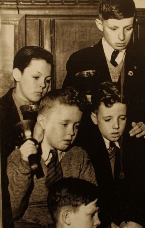 Happy birthday, Paul McCartney.

Still astonishing to think that Paul and Brian Wilson were born two days apart. 