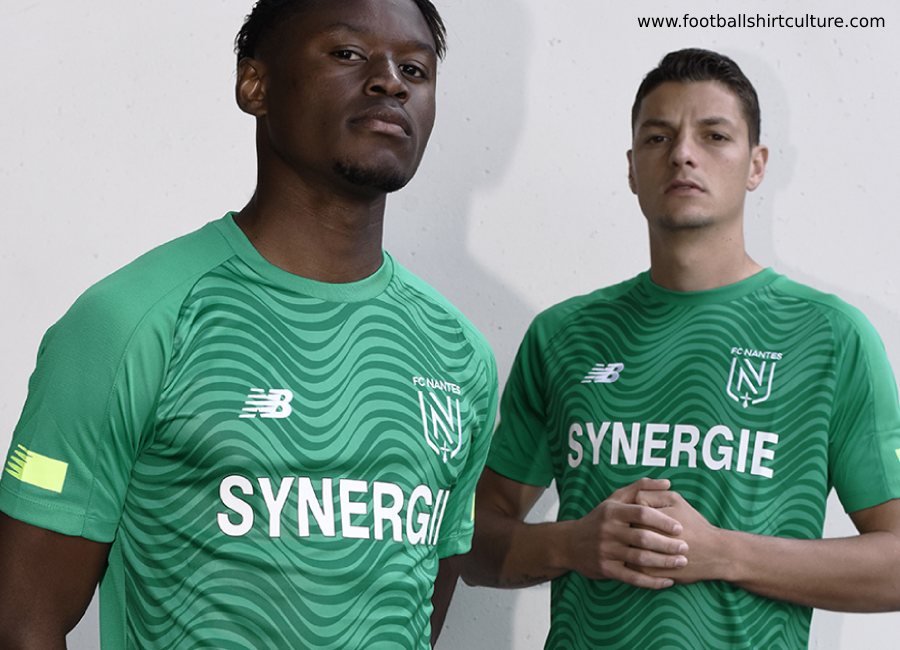 Gevangenisstraf Sprong financieel Arco on Twitter: "New Balance maakt echt toffe voetbalshirts, moet ik  zeggen. Ook even een s/o naar Umbro voor dit Derby County shirt.  https://t.co/qxt72rYaJe" / Twitter