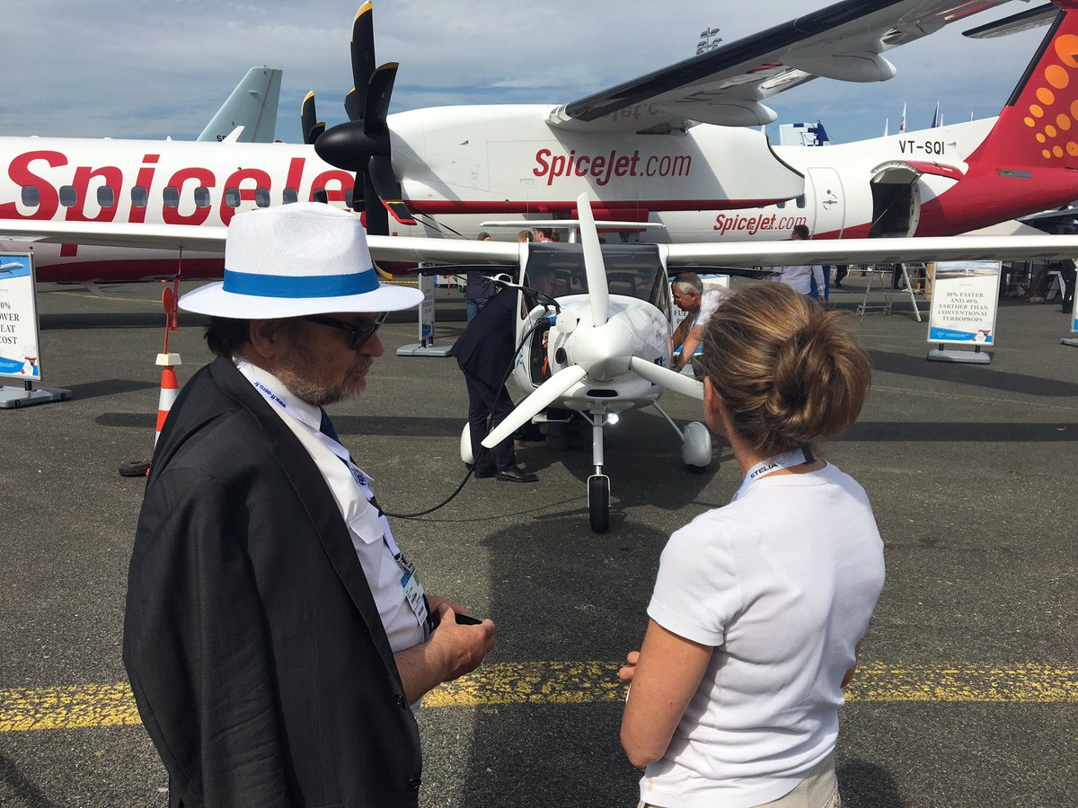 AgenceOzelys's tweet photo. [#SIAE19] Les interviews se poursuivent pour l’#avionélectrique #AlphaElectro. Interview pour @journalaviation de Jean-Luc Charron, Président de la @FFAeronautique. #PAS19 #SalonDuBourget @DGAC @pipistrelEU @GroupeADP @AirFranceKLM https://t.co/3Gp2IfXm1a