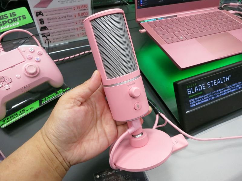Twitter 上的 Tsukumo Ex ツクモex Razer Store 鮮やかなピンクが美しいストリーマー向けマイク Razer Seiren X Quartz Pink 手に持ってみると存外ずっしりします 安定していいですね お値段税別13 800円となっております Razer Razerjp T