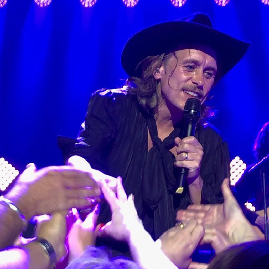 Mark Owen tweet media