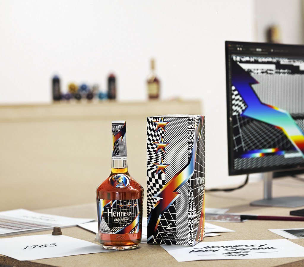 Felipe Pantone réinvente Hennessy very special capsule-collections.com/felipe-pantone…