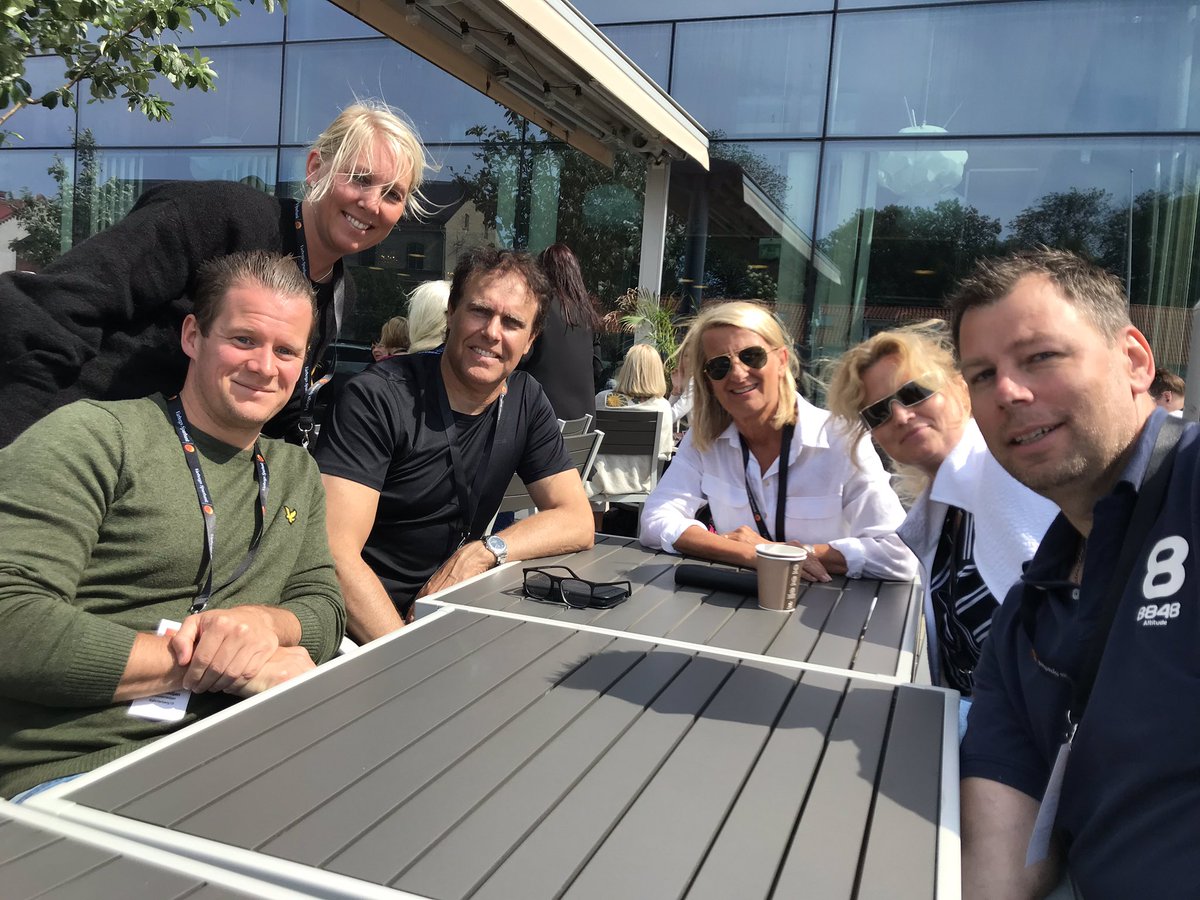 Anna03129731's tweet photo. #afkTalk #afkVarberg19 @skolsmedjan Grupp 3 har fått förstärkning och de intensiva diskussionerna om ledarskap och didaktiska frågor fortsätter. Love it👏 https://t.co/P53sXySbdv