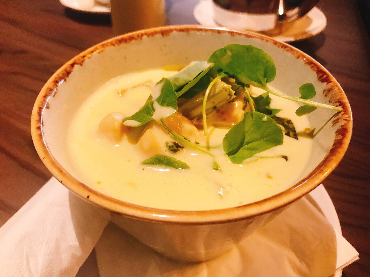 Hands up of you like fish 🐠 

Honestly the best seafood chowder I’ve had in an age. Simply divine 

#seafoodchowder #fromthekitchen #redmondfarm #sourcelocal