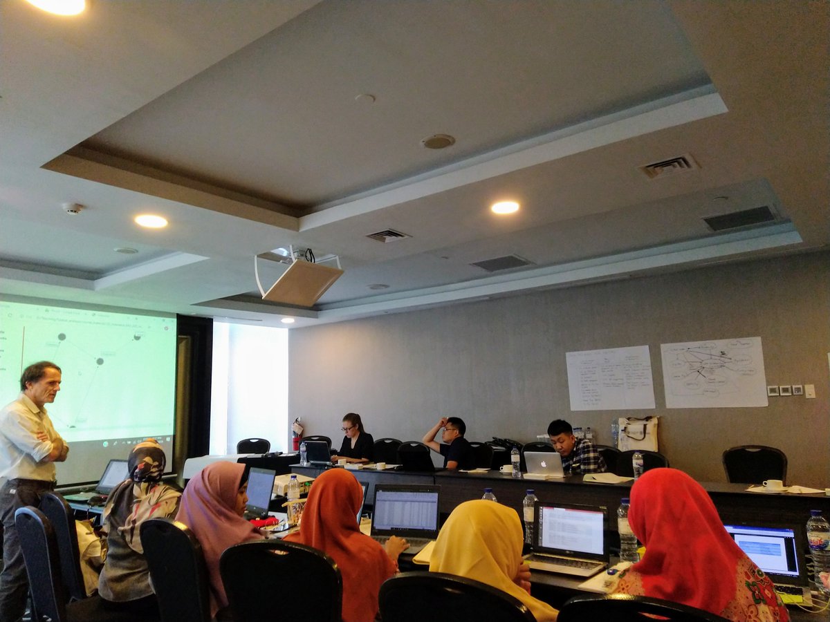 ibrahimrisyad30's tweet photo. Power full training with Prof @mstevenson888 about Risk analysis, Risk Modelling, and Risk Mapping. "Strengthening capacity for Risk Mapping of Emerging Infectious Disease in Indonesia" @FAOAnimalHealth https://t.co/fpUZjr81B7