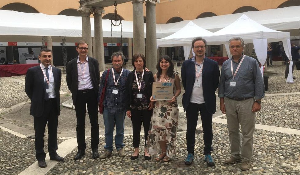 graphenefactory's tweet photo. Assegnato a Alessandra Scidà di @StampaCnr il Premio NEST 2018 per le nanoscienze, da parte del laboratorio NEST @scuolanormale e RIVOIRA. Premiato il suo lavoro sulle antenne flessibili in #grafene per elettronica di consumo pubblicato su Materials Today https://t.co/ywpv3t4rsq https://t.co/hdulzWSAKU