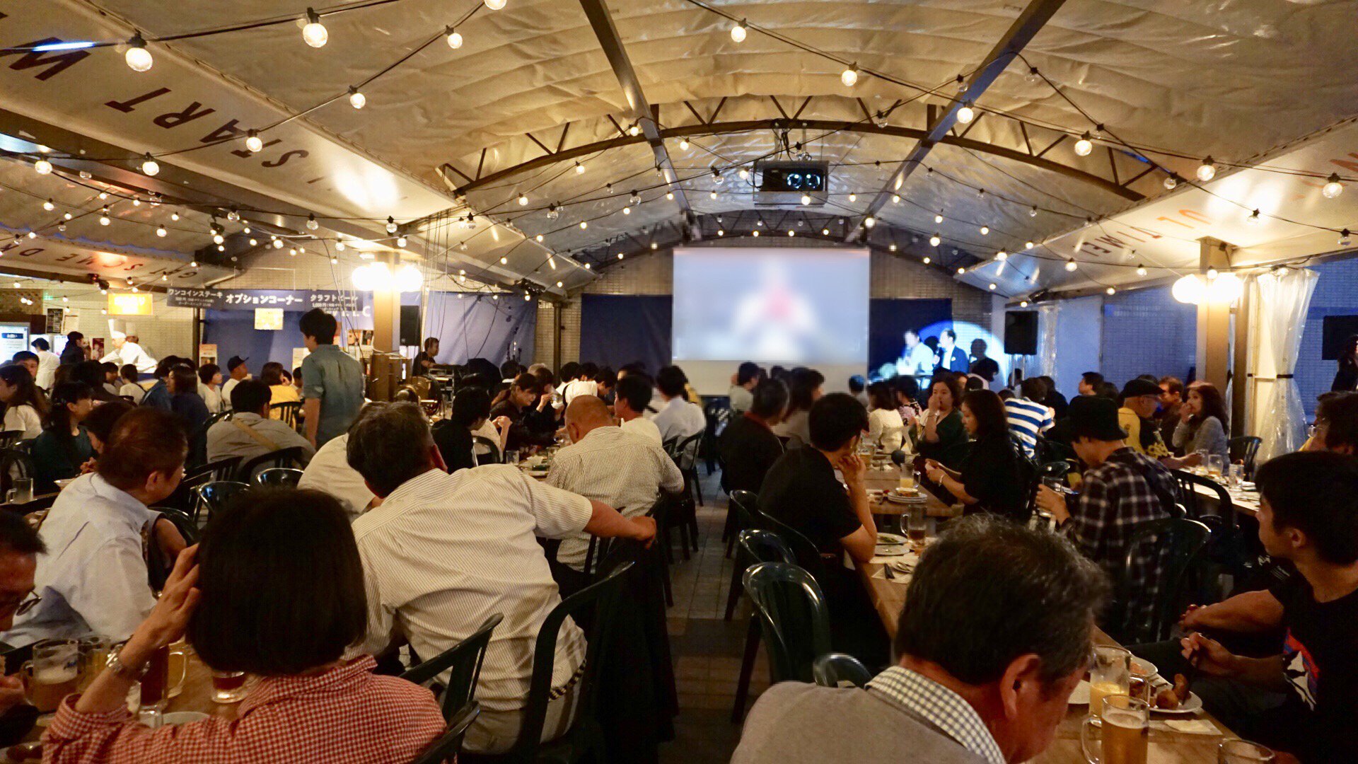 日本生命 A Twitter パブリックビューイングを開催 日本生命徳島支社では 6月11日に 鳴門市出身の 里崎智也 さんをゲストコメンテーターに迎え 福岡ソフトバンクホークス Vs 阪神タイガース の試合のパブリックビューイングを開催しました セパ交流戦