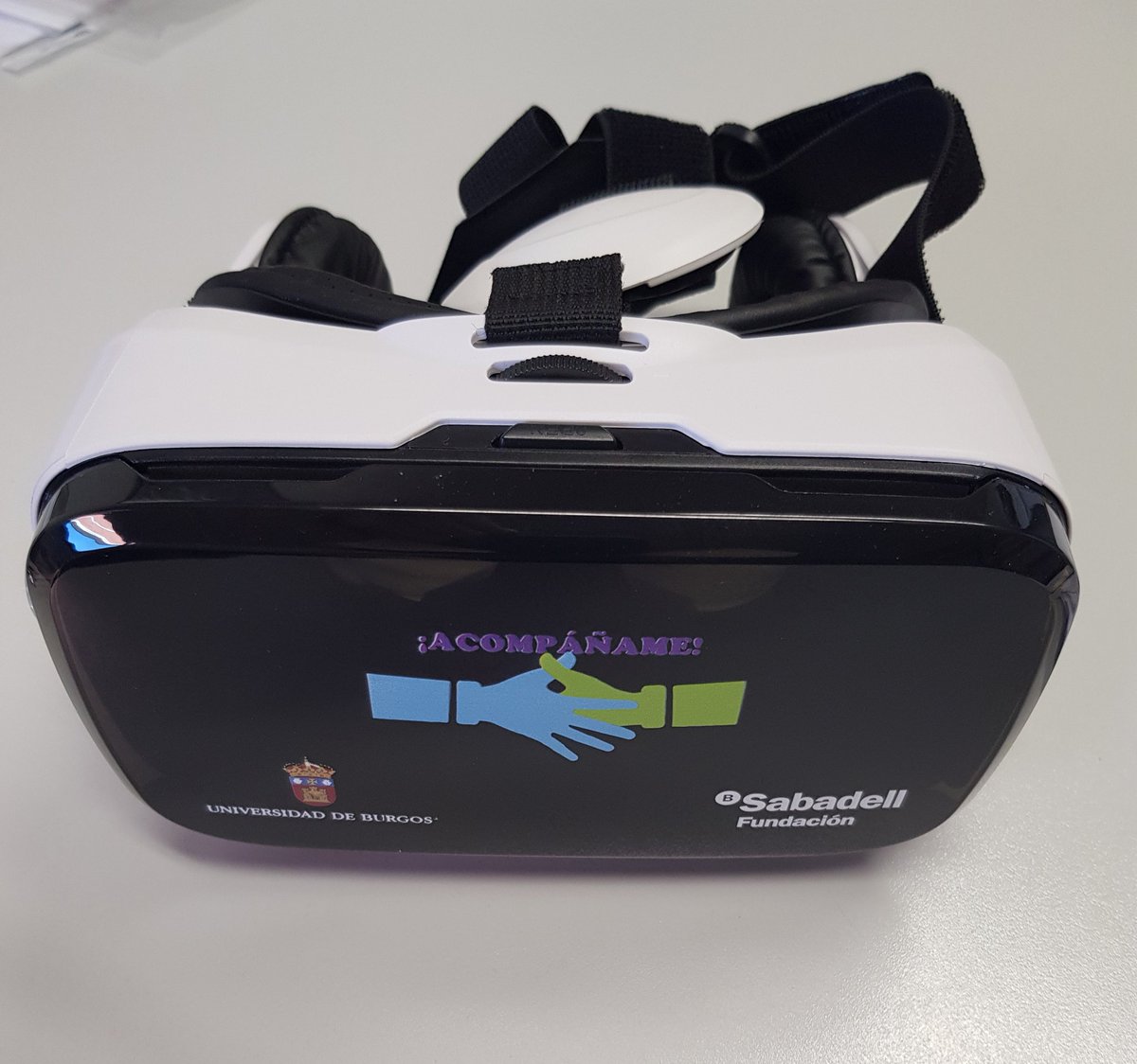 rebecazag's tweet image. Ya tenemos las Gafas de Realidad Virtual serigrafiados para las entidades que están implementando el programa ¡ACOMPÁÑAME! 👏 @UBUEstudiantes @FBSabadell