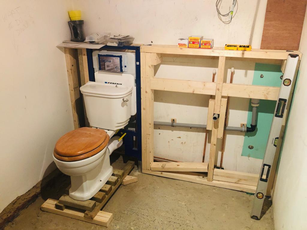 Temporary toilet 🤣
Wanting a new bathroom? We can arrange for a quote to be completed for you! 🚽🚿🛀

#kelmscott #handyman #plumbing #bathroom #renovation #toilet #progress #london #service #balham #clapham #wandsworth #southfields