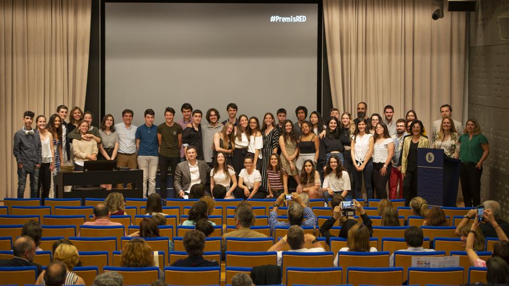 JuniorReport_'s tweet photo. ¡El Proyecto RED en portada de @LaVanguardia!
El jueves 13 de junio celebramos la gala de los #PremiosRED para reconocer el esfuerzo de los más de 300 #estudiantes📝 de los 8 centros que han participado en el Proyecto Revista Escolar Digital (#RED).
👉 https://t.co/ey1d0UTonZ https://t.co/CLxnA1hOzv