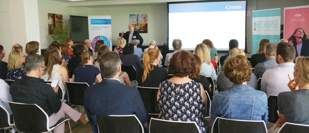 75 bedrijven sluiten aan in #Izegem op #VDABbijblijven van <a href="/VDABWestVl/">Johan Vandevyvere</a>. Because good people make a great business door <a href="/EngelsPascal/">Engels Pascal</a> van <a href="/Amelior_be/">Amelior - Improve every day</a> en de aanpak van korte- en langdurige afwezigheden door <a href="/Securex_BE/">Securex</a> zijn de gesmaakte thema’s. #vdab #samensterkvoorwerk