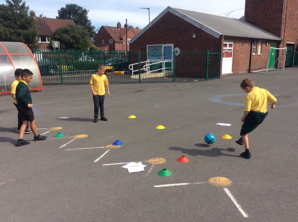 firsprimarysale's tweet photo. #Year4SC putting their football skills to good use in maths today. Collecting our own match stats and analysing with charts. @BarclaysPLStars @PLstars #activemaths https://t.co/vheltQ92rF