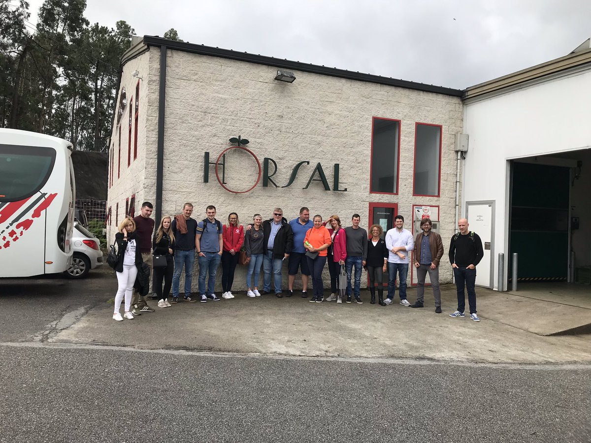 #LeadFarmEU partners and young Farmers visiting a fruit and vegetable co-operative in Galicia. @ICOSDublin <a href="/CoopsAGACA/">agaca</a> <a href="/InstitutCoop/">@Institutcoop</a> <a href="/_CEJA_/">CEJA Young Farmers</a>