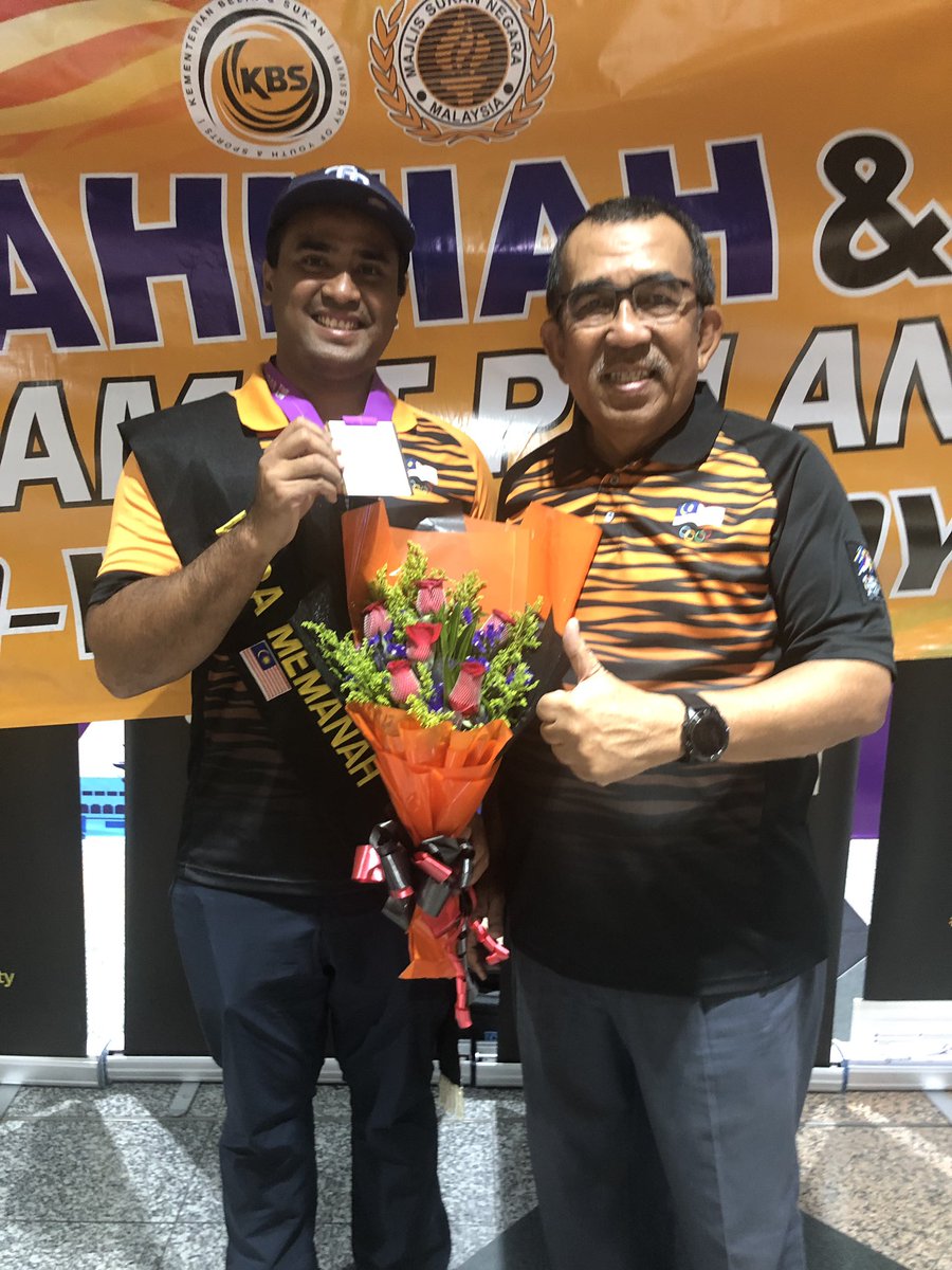 Bersama AjK NAAM Menyambut Pasukan Memanah Negara dan Sdr.Khairul Anuar di KLIA yg telah mendapat pingat Perak di Kejohanan Memanah Dunia di Holland dan telah melayakkan diri ke Sukan Olampik di Tokyo Tahun Hadapan.  *TAHNIAH*