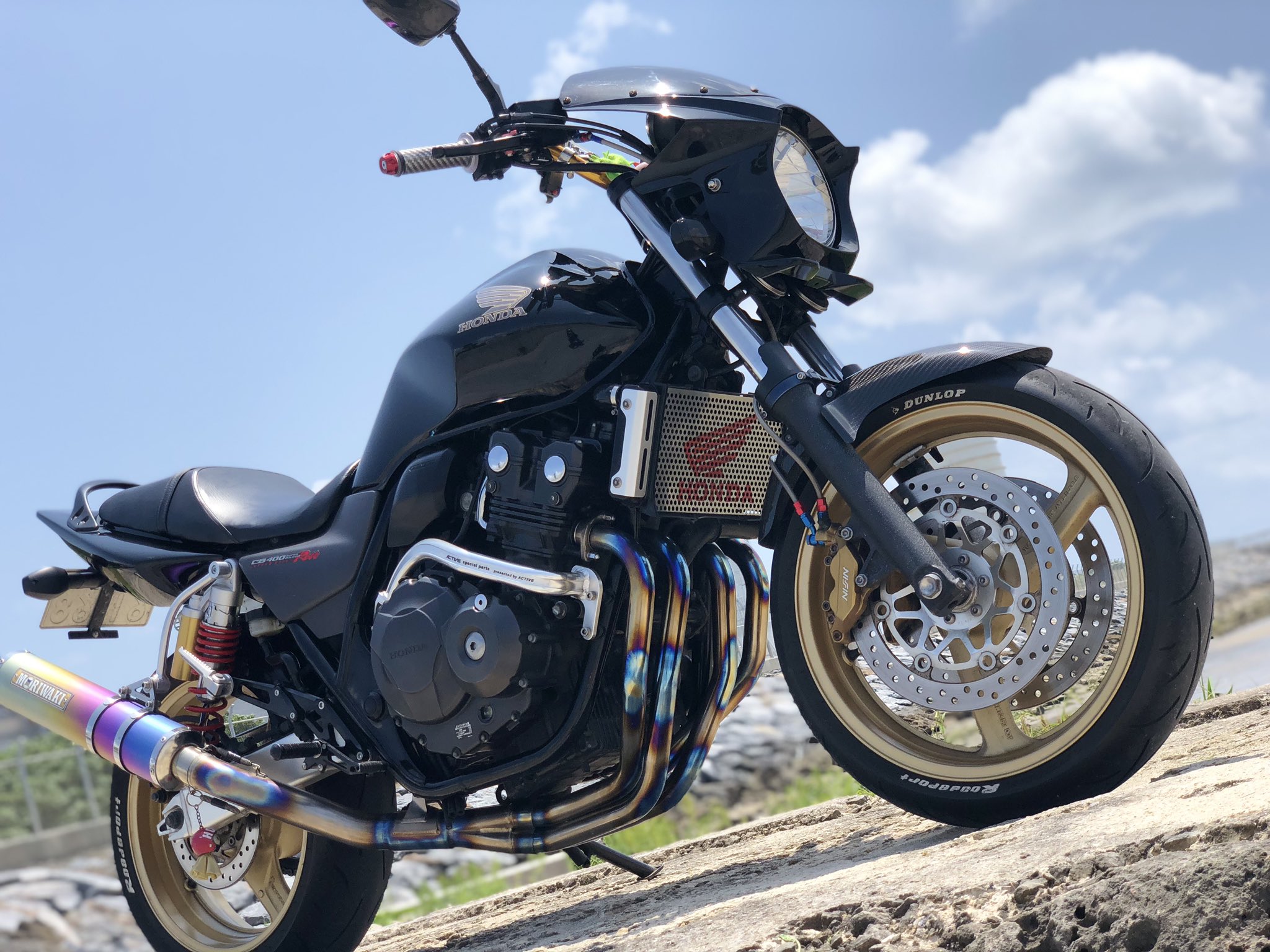 まなみ Twitter今更ながら初めたけど使い方よく分かってません お手柔らかに まっくろ なcb400sfとまっぴんく なgromの2台持ち 見かけたら声掛けてください 沖縄 Cb400sf Nc42 Grom グロム 自家塗装 モモタロウピンク T