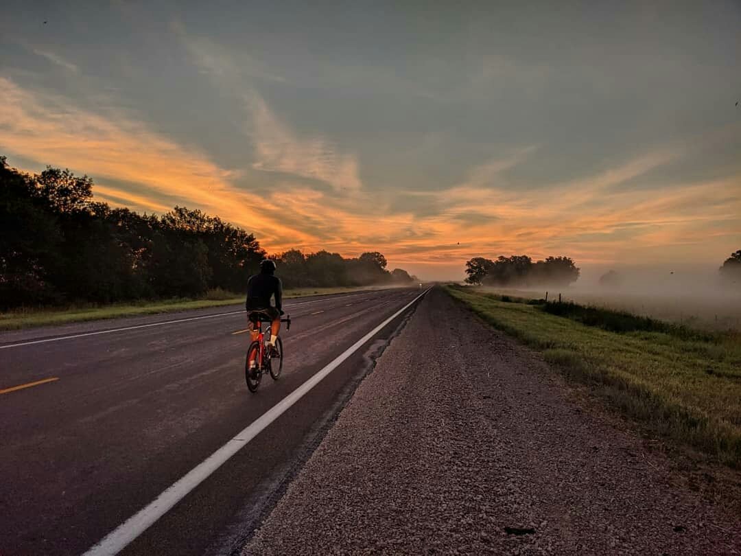 inspireINDraces's tweet photo. Break on through to the other side!💪
Another dawn on the #raam route for Kabir and crew... And they will be in the other side of Kansas in a couple of hours! 😌
Pic credit - @mohansubramanyam .
#sun #rideforlife #raam2019 
#raceacrossamerica #ultraAF #raamqualifier https://t.co/TRqPTZRTxa