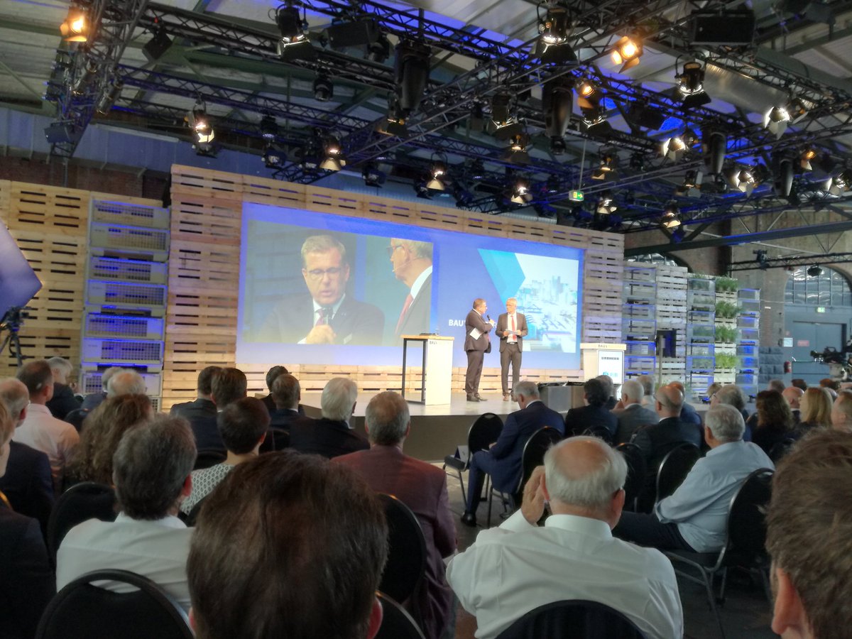 Eröffnung mit dem Wichtigstem:
Kopperationspartner der Bauindustrie <a href="/myclimate/">myclimate</a>
stellt dieses Event #CO2 #Neutral und unterstützt dabei ein #Klimaschutz-Projekt in Südamerika
#tagderbauindustrie