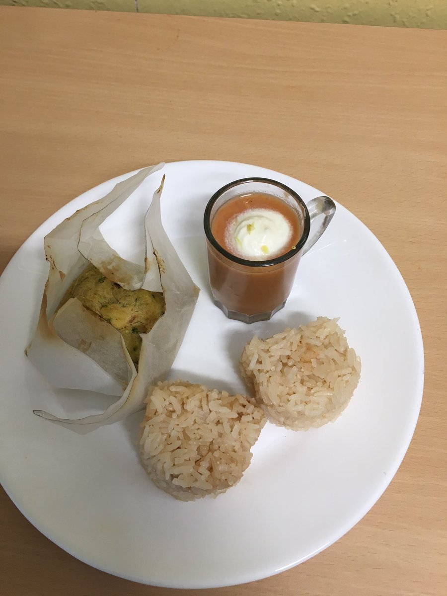 quiritcurie's tweet image. Pour le plat, nous avons proposé du riz au thé jasmin, un gaspacho monté au mascarpone et un origacake au thon/olive. #classedugout